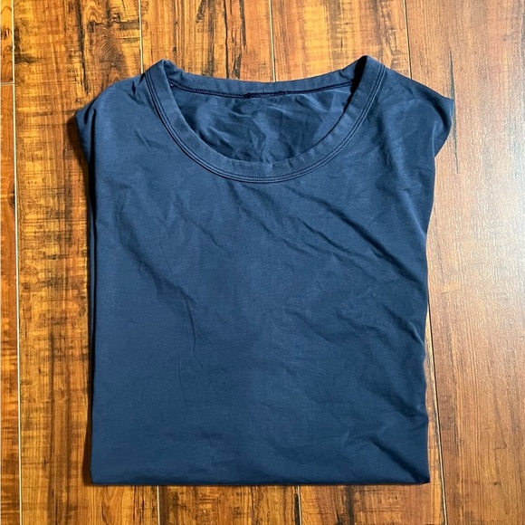 Lululemon The Fundamental Tee - Picture 3 of 6